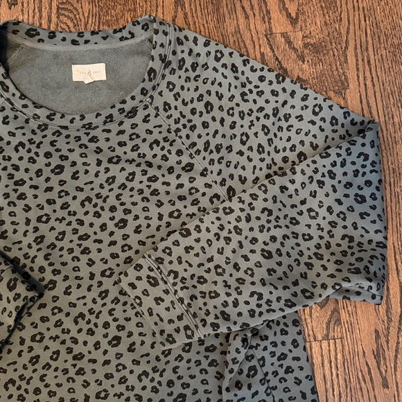 Lou & Grey Green Leopard Print Top - Picture 2 of 5